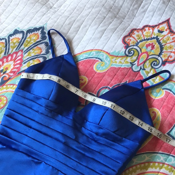 Side slit formal gown - Picture 11 of 12